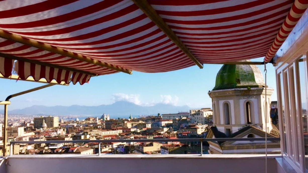 La Terrazza Di Nonna Anna Bed & Breakfast เนเปิลส์ ภายนอก รูปภาพ
